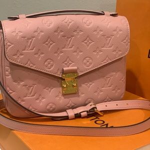 Louis Vuitton Pochette Metis Rose Poudre